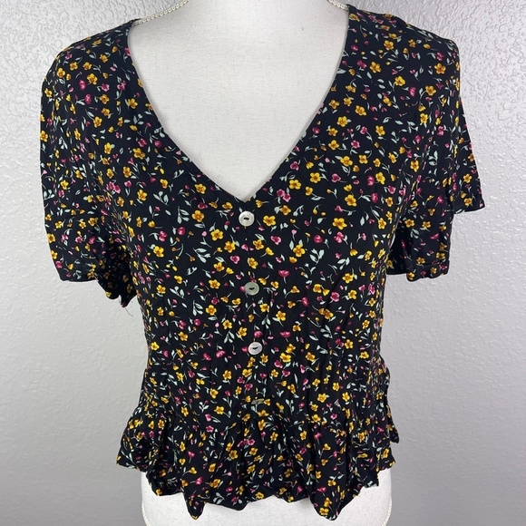 Beautiful Floral Top - Picture 4 of 8